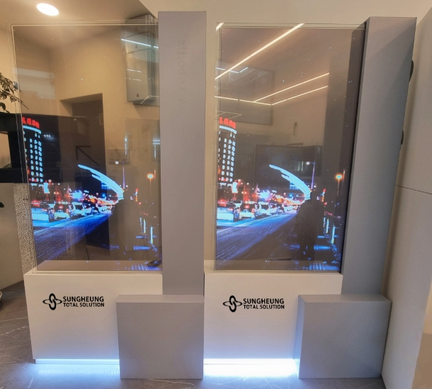 55인치 투명OLED 버티컬타입