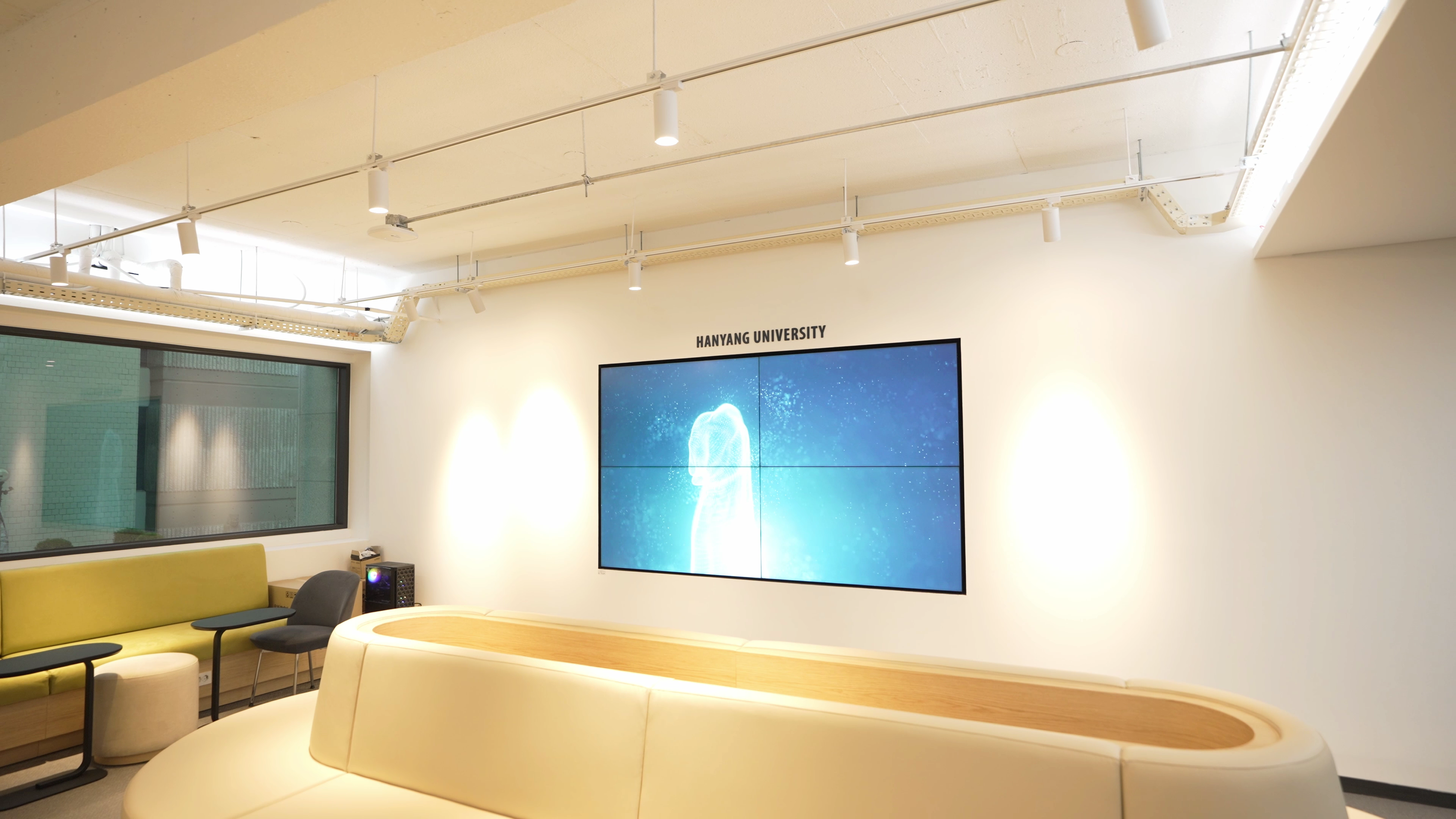 [2023.09] 한양대학교 - 55인치 멀티모니터 2by2  및  55인치 멀티 투명OLED x4 설치