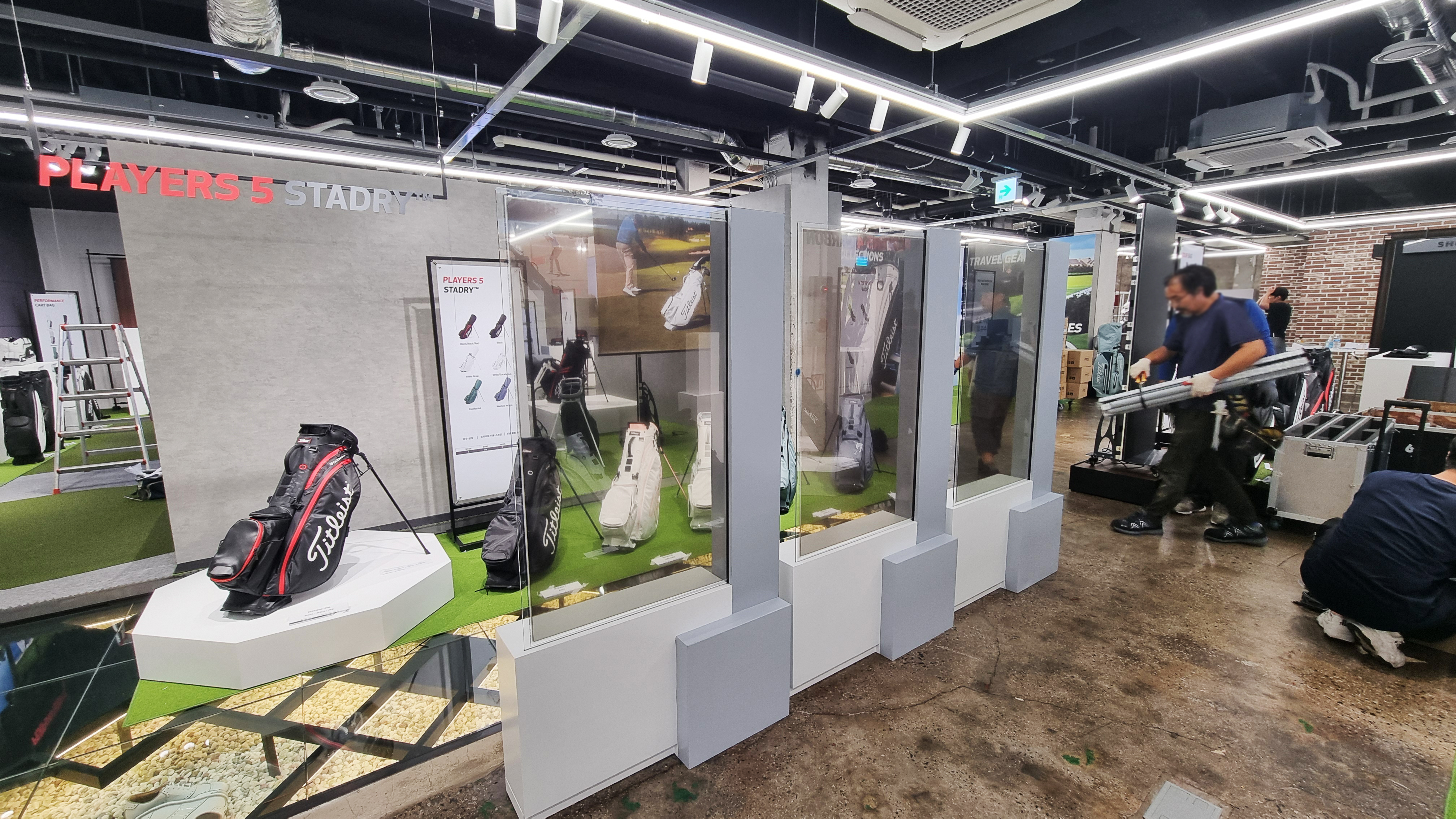 [2024.08] 55인치 터치투명OLED 세로형 대여 - 타이틀리스트 성수본사