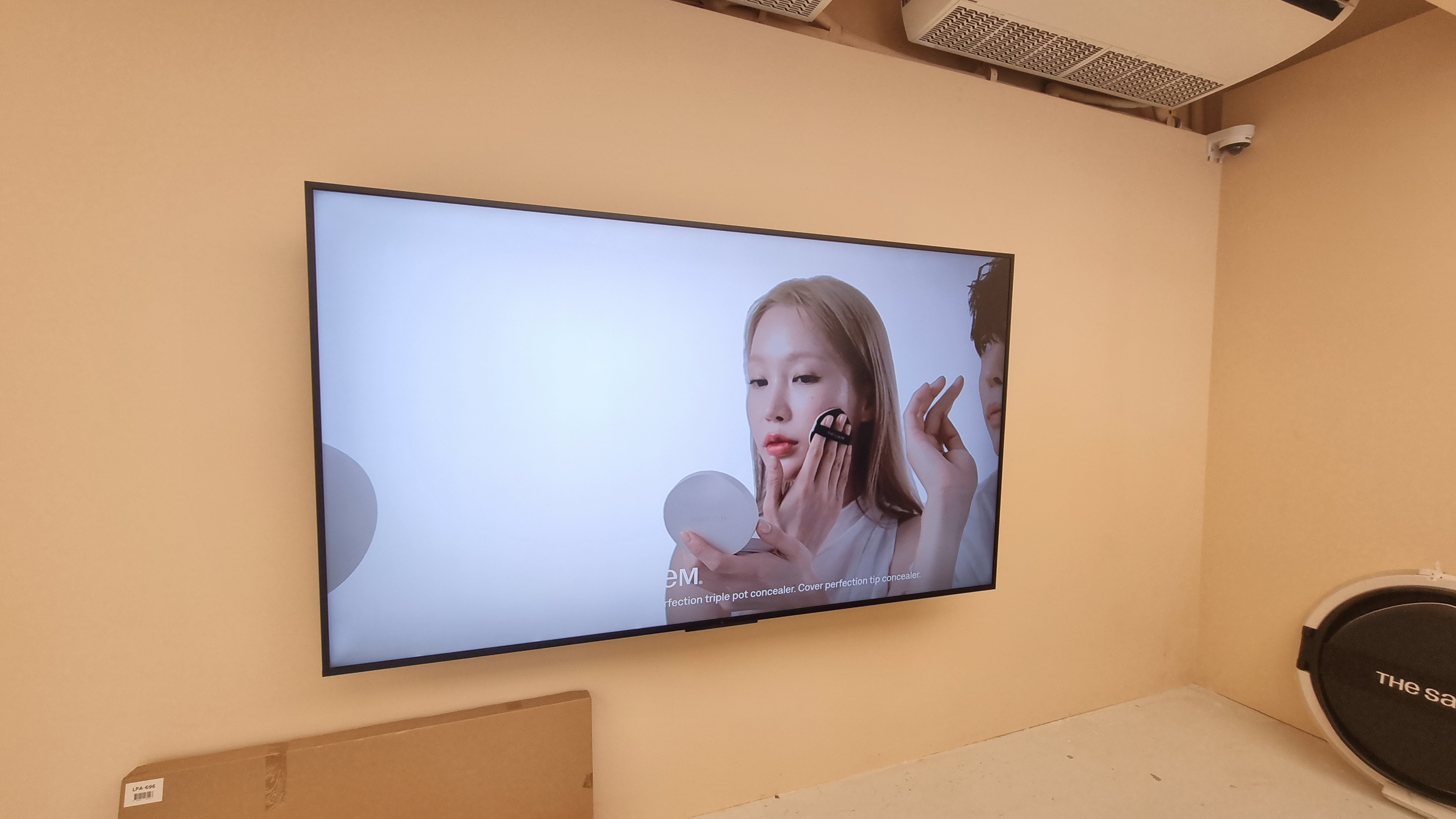 [2024.06] 98인치 모니터  한달 대여 / 더샘 팝업 내외부 모니터 렌탈