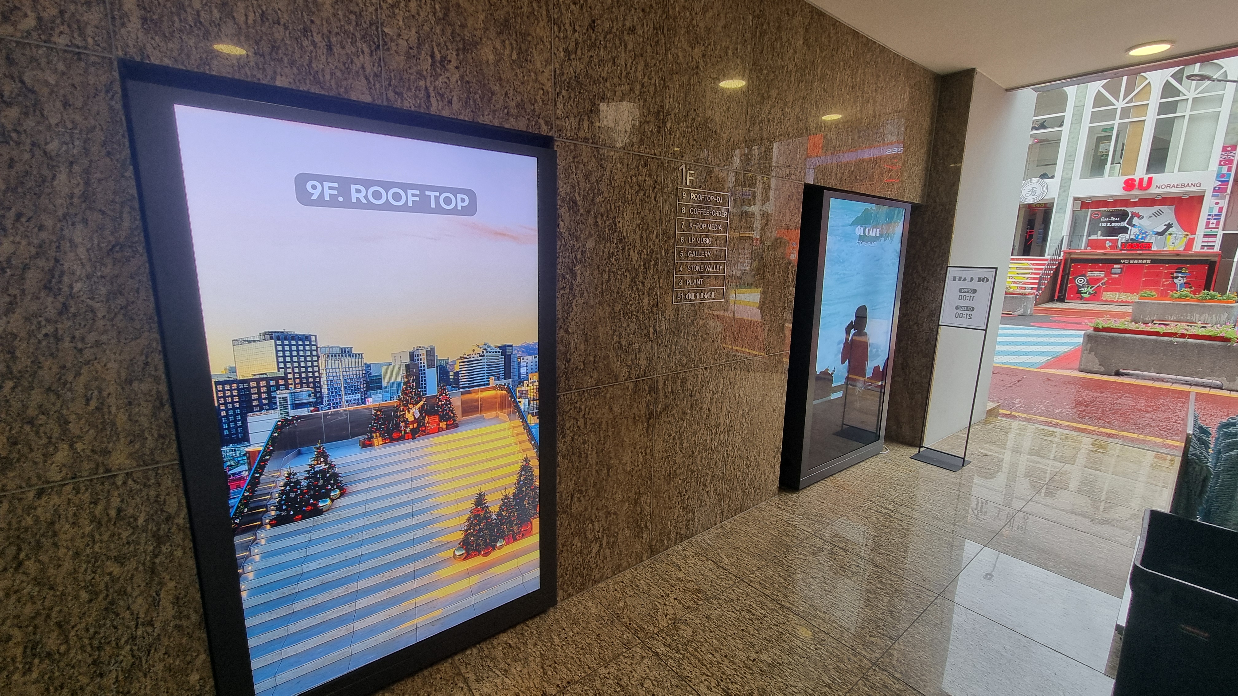 [2024.03]  75인치 고휘도 키오스크 설계제작, 설치 및 납품 - 홍대 ㅎㄷ카페
